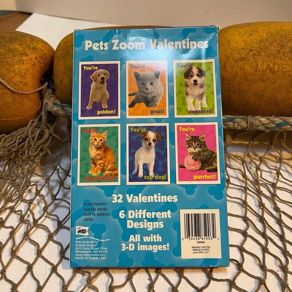 New in Box 3-D Zoom Puppy & Kitten Animal Valentines   (32)  count - Picture 2 of 2